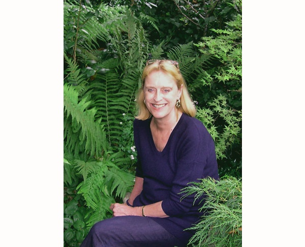 Portrait photo of artist Julia van den Bosch